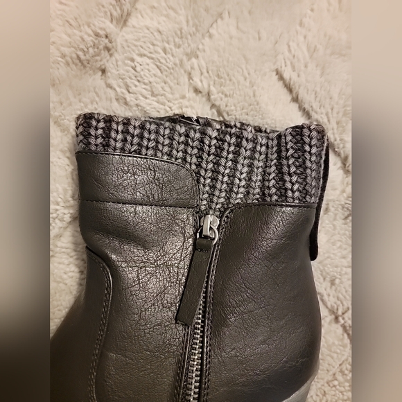 EUC Muk Luks Womens Ankle Boots Size 10 Black Gray Knit Detail - Picture 4 of 10